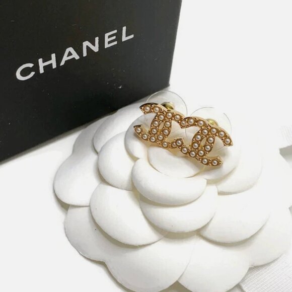 Authentic Chanel CC Earrings With Pearl Gold Hardware Brand New In Box - Picture 1 of 8